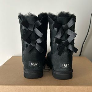 Used UGG Bailey bow